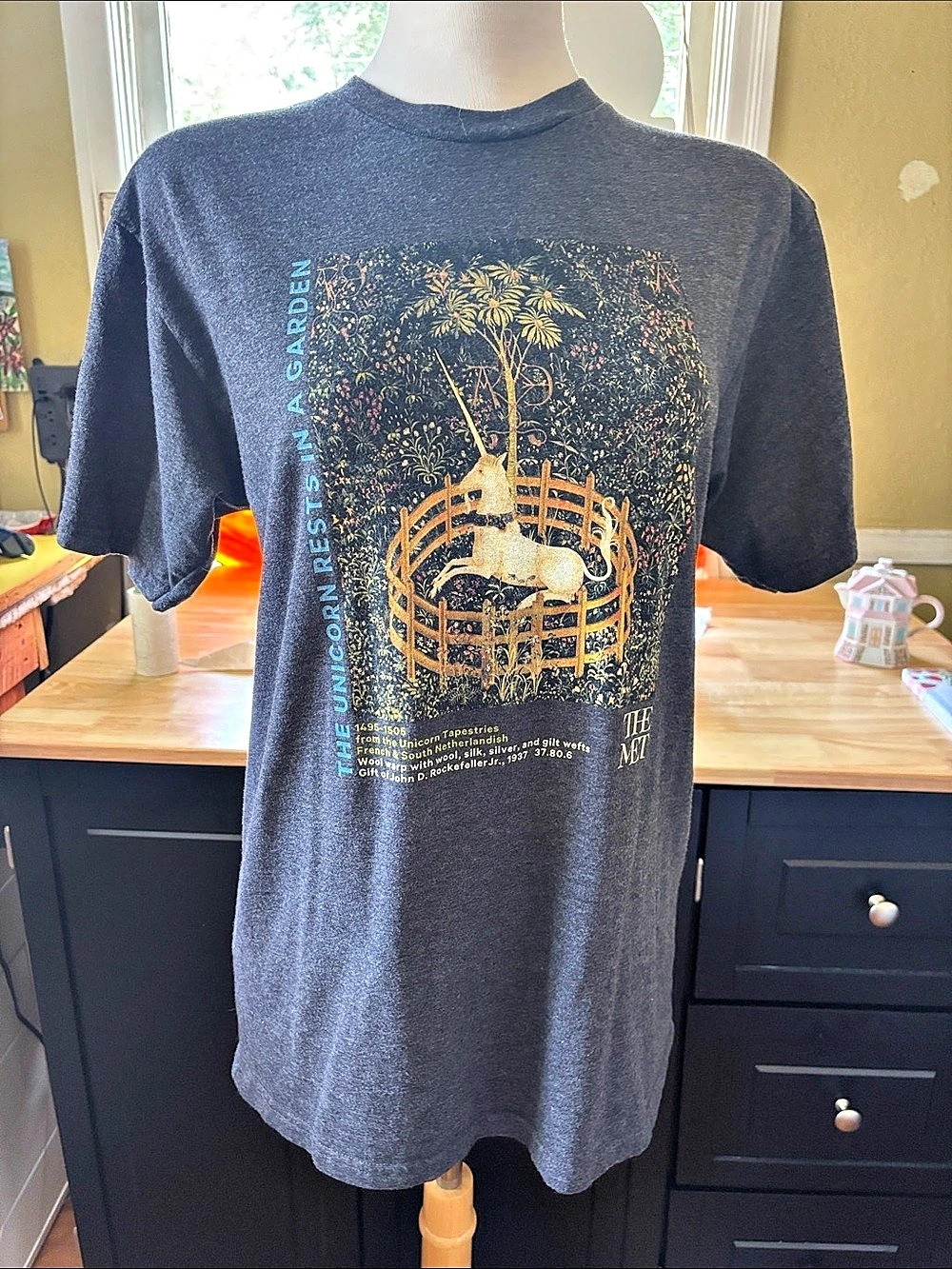 The Metropolitan Museum of Art The Unicorn Rests in a Garden T-Shirt Graphic Tee
